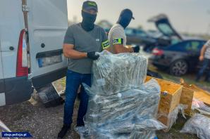 [VIDEO] Przejęte 112 kg marihuany przemycanej z Hiszpanii do Polski. Zatrzymane 3 osoby i zlikwidowany magazyn narkotyków