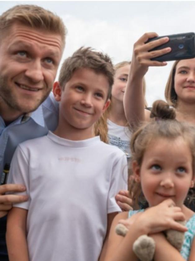 [VIDEO] Premier w Truskolasach: Inicjujemy budowę boiska, które będzie służyło dzieciom i młodzieży